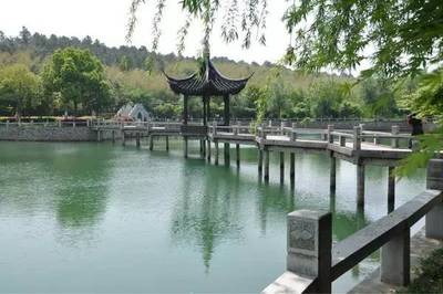 小伙伴們,準備好了嘛?泳裝、人體彩繪、舒適溫泉&hellip;965給你這樣一個周末!Let'sgo!